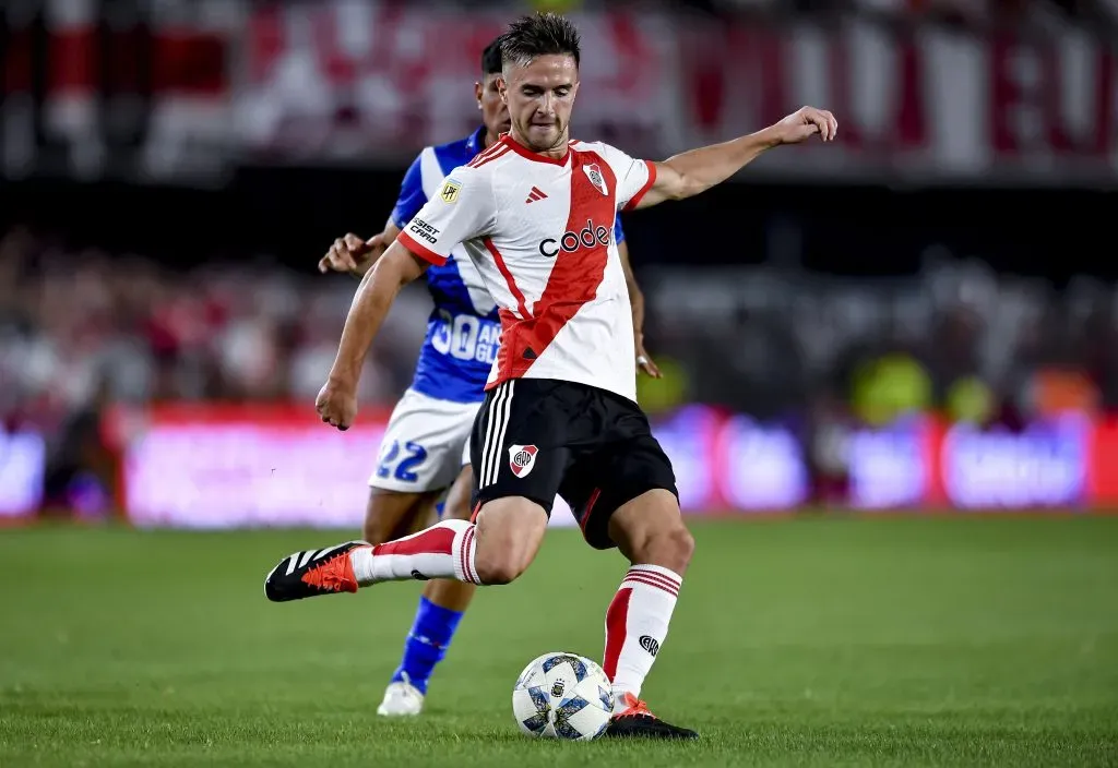 Palavecino em partida contra o Velez. (Photo by Marcelo Endelli/Getty Images)