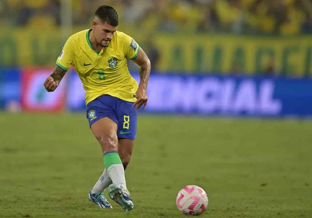 Bruno Guimarães pela Seleção Brasileira. (Photo by Pedro Vilela/Getty Images)