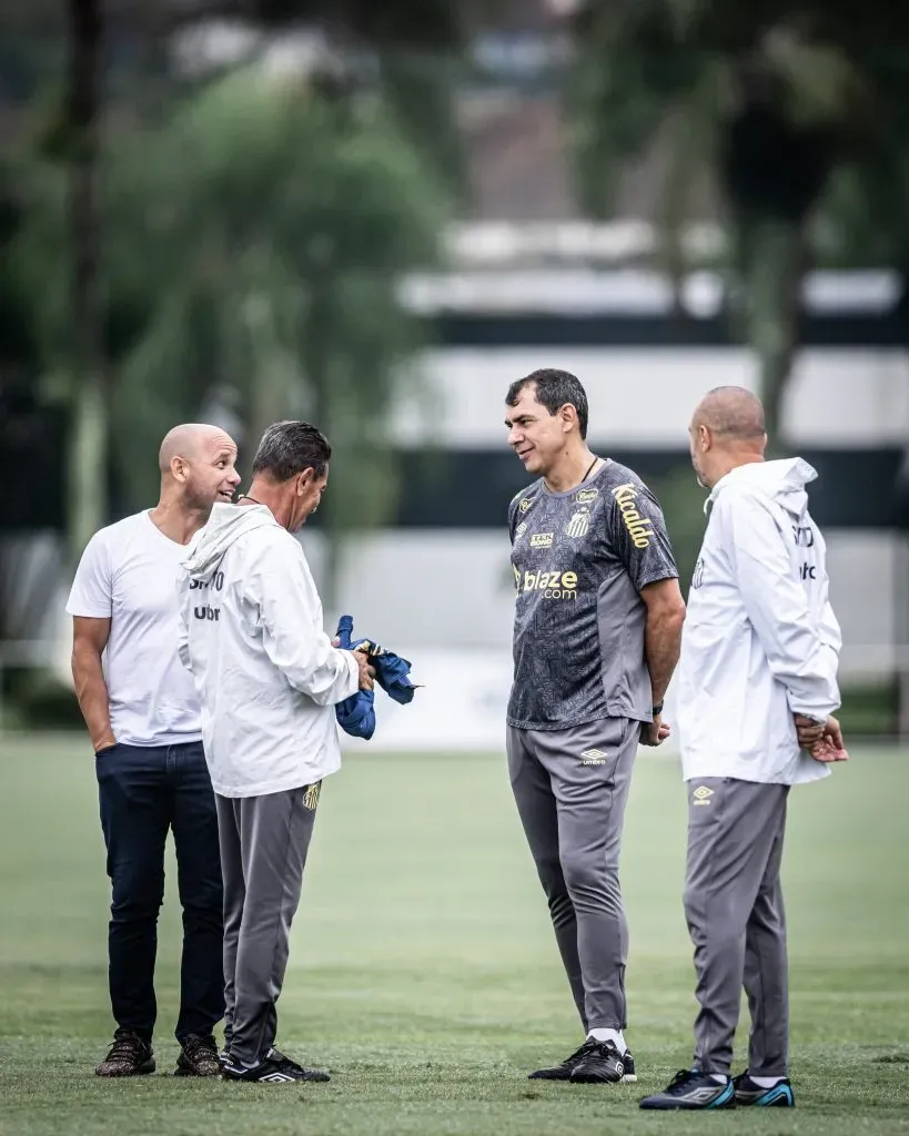 Fábio Carille foi avisado sobre mudança de rotina de Morelos | Foto: Raul Baretta/ Santos FC.