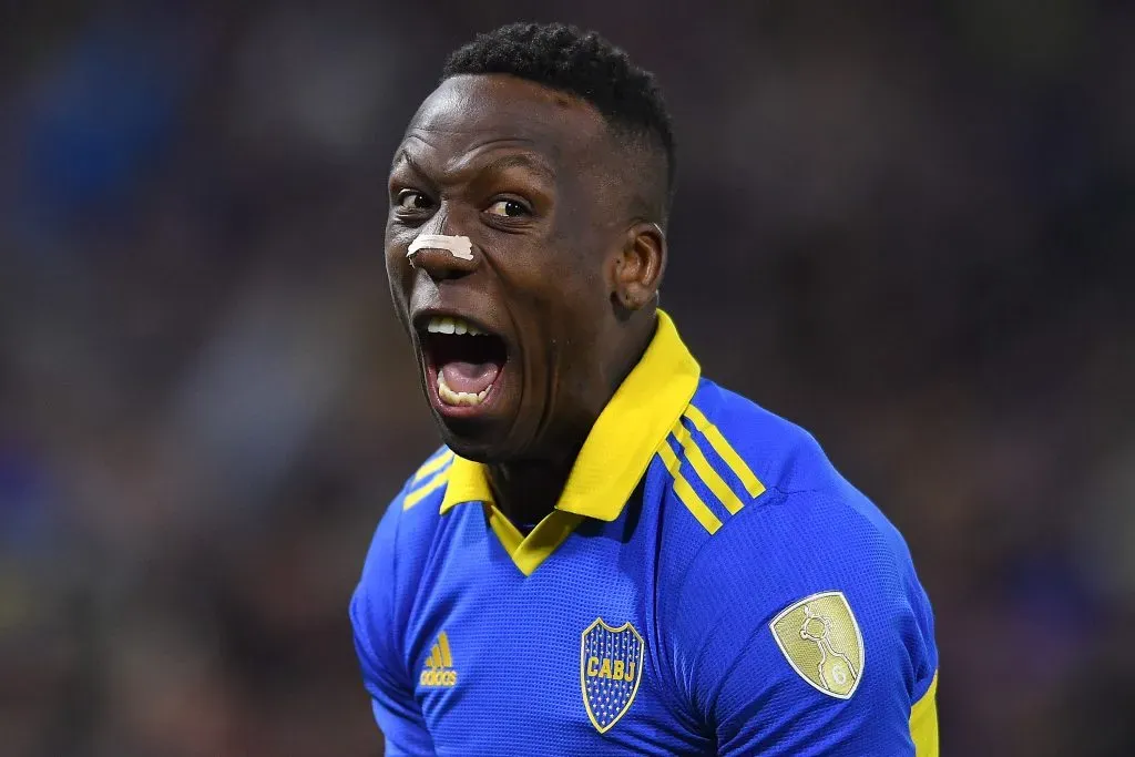 Advíncula é titular absoluto no Boca (Photo by Marcelo Endelli/Getty Images)