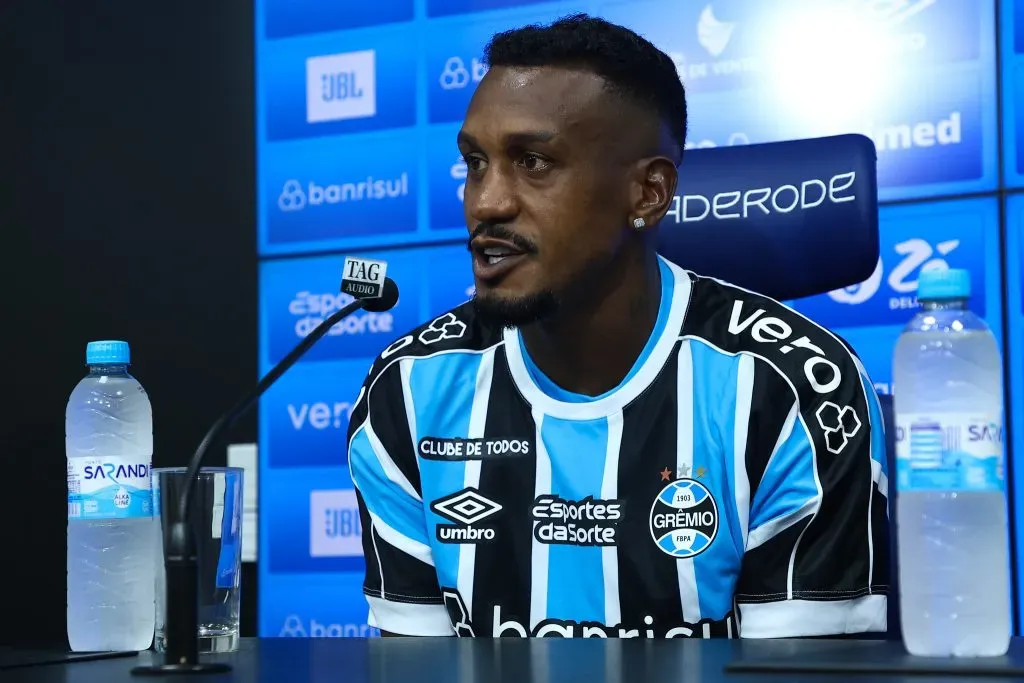 Ex-Inter já vestiu as cores do Grêmio (Foto: Rodrigo Fatturi / Grêmio / Divulgação)