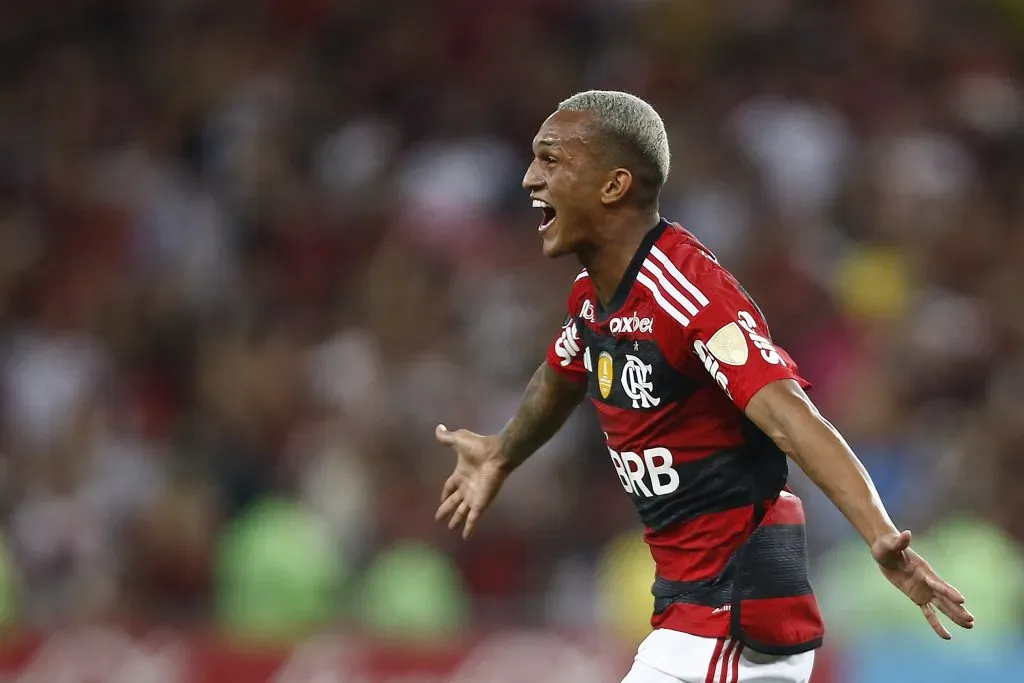 Wesley celebrando gol pelo Flamengo. (Photo by Wagner Meier/Getty Images)
