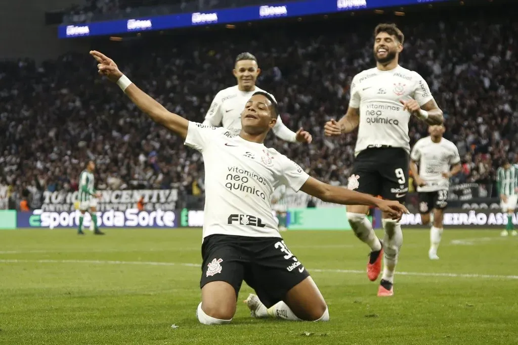 Wesley celebrando gol pelo Corinthians. (Photo by Miguel Schincariol/Getty Images)