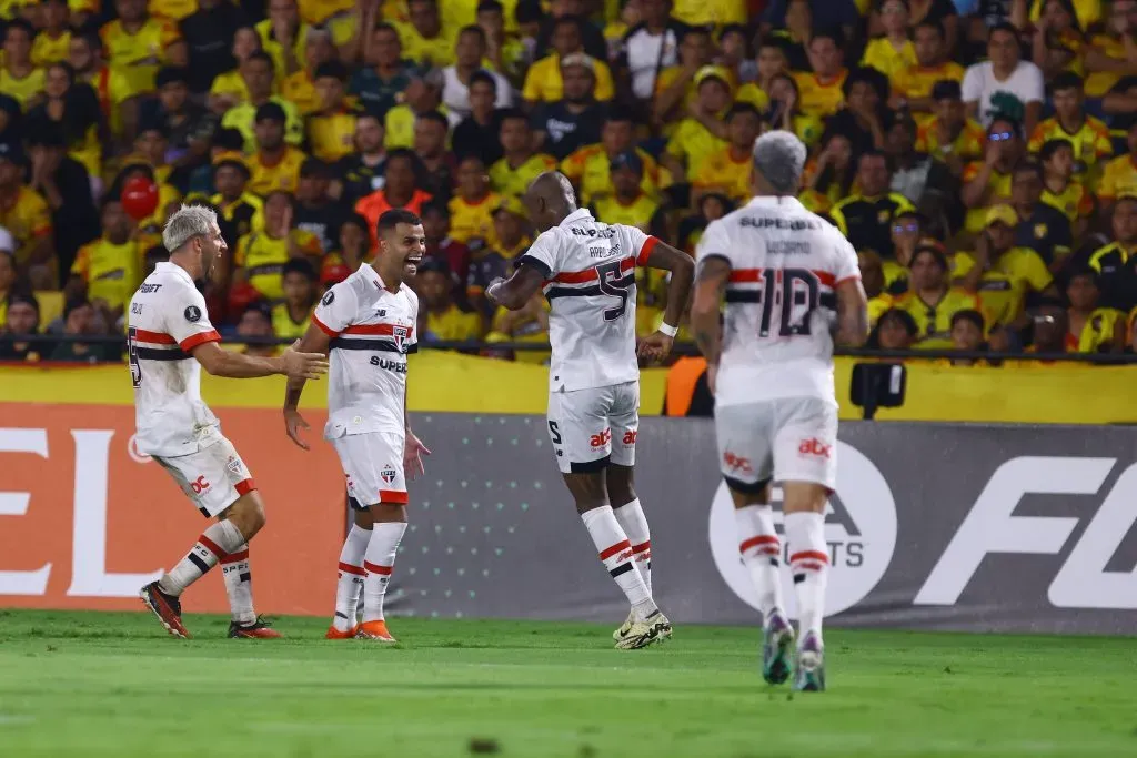 Jogadores do São Paulo comemoram gol contra o Barcelona (Photo by Franklin Jacome/Getty Images)