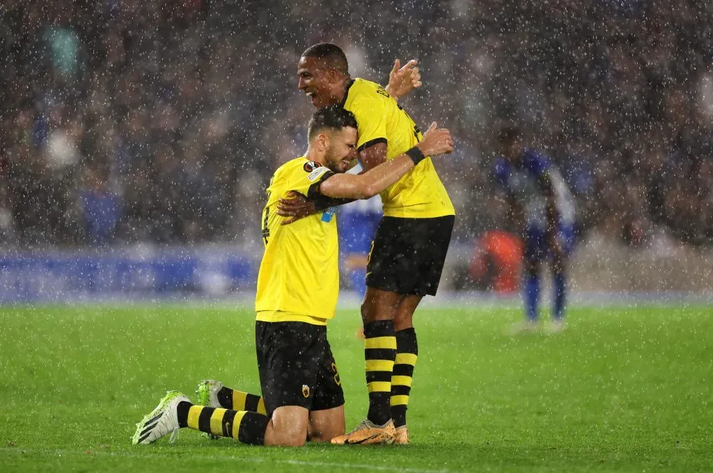 Niclas Eliasson em ação pelo AEK. (Photo by Alex Pantling/Getty Images)