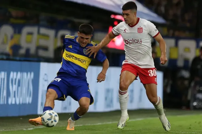Vicente Taborda em partida contra o Estudiantes de La Plata. (Photo by Daniel Jayo/Getty Images)