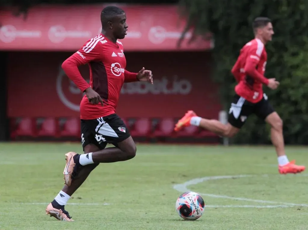 Jhegson no CT da Barra Funda | FOto: divulgação saopaulofc.net