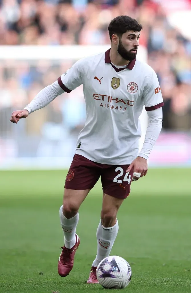 Josko Gvardiol em ação pelo Manchester City. (Photo by Alex Livesey/Getty Images)
