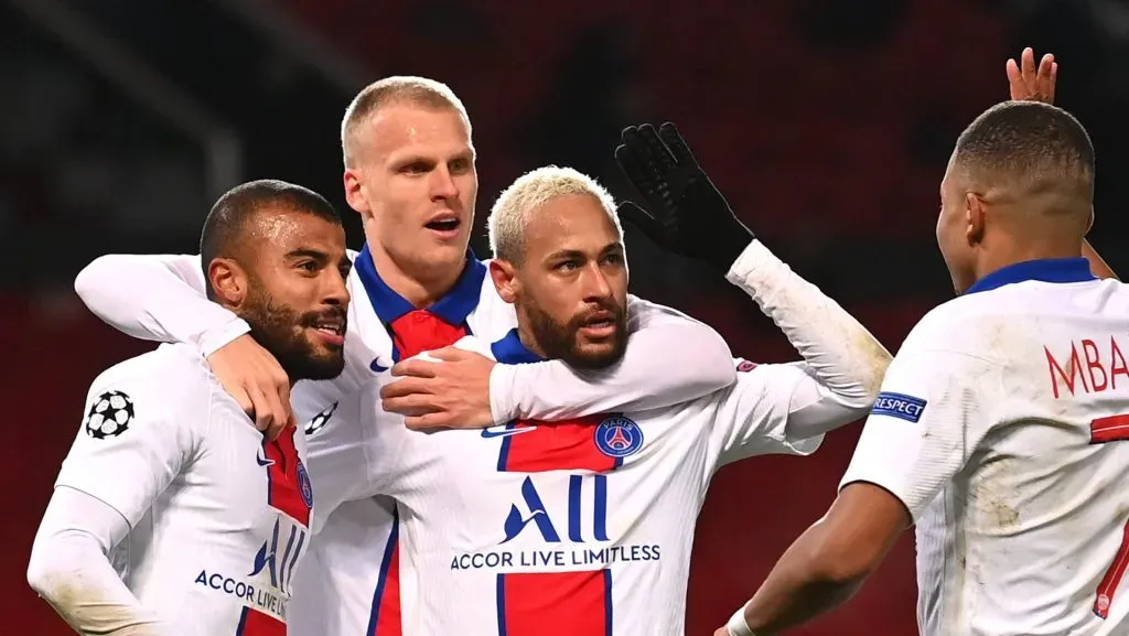 Rafinha celebrando gol pelo PSG. (Photo by Laurence Griffiths/Getty Images)
