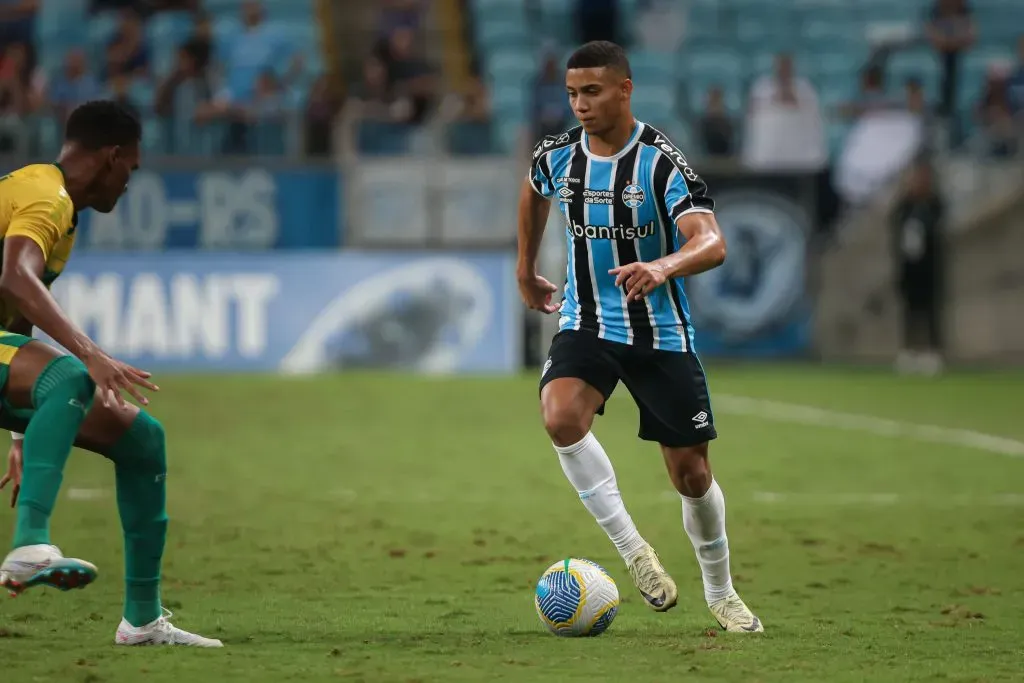 Atacante em campo pelo Grêmio. Foto: Maxi Franzoi/AGIF