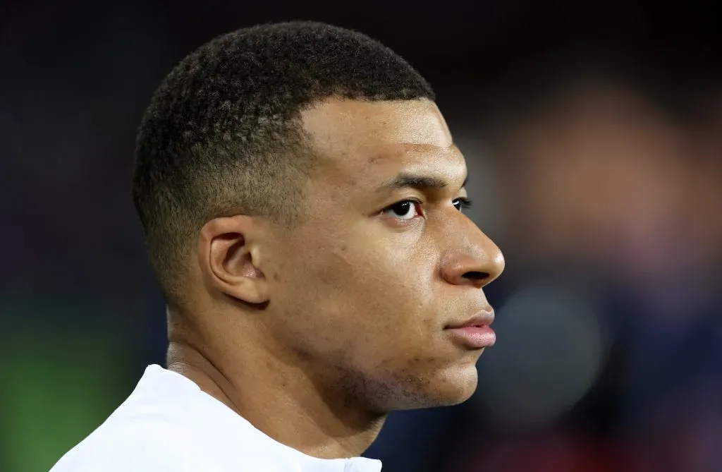 Mbappé em ação pelo PSG. (Photo by Clive Brunskill/Getty Images)