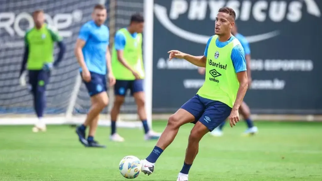 Gustavo Martins é a mais nova baixa na defesa (Foto: Lucas Uebel/Grêmio/Divulgação)