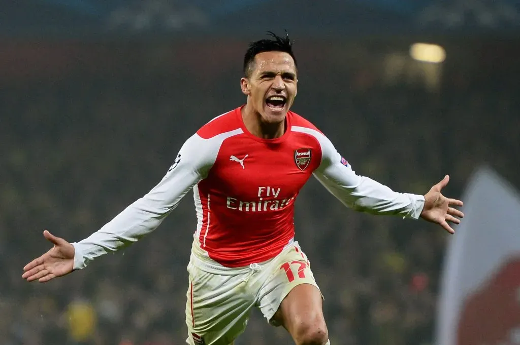 Chileno brilhou no Arsenal após deixar o Barcelona (Photo by Jamie McDonald/Getty Images)