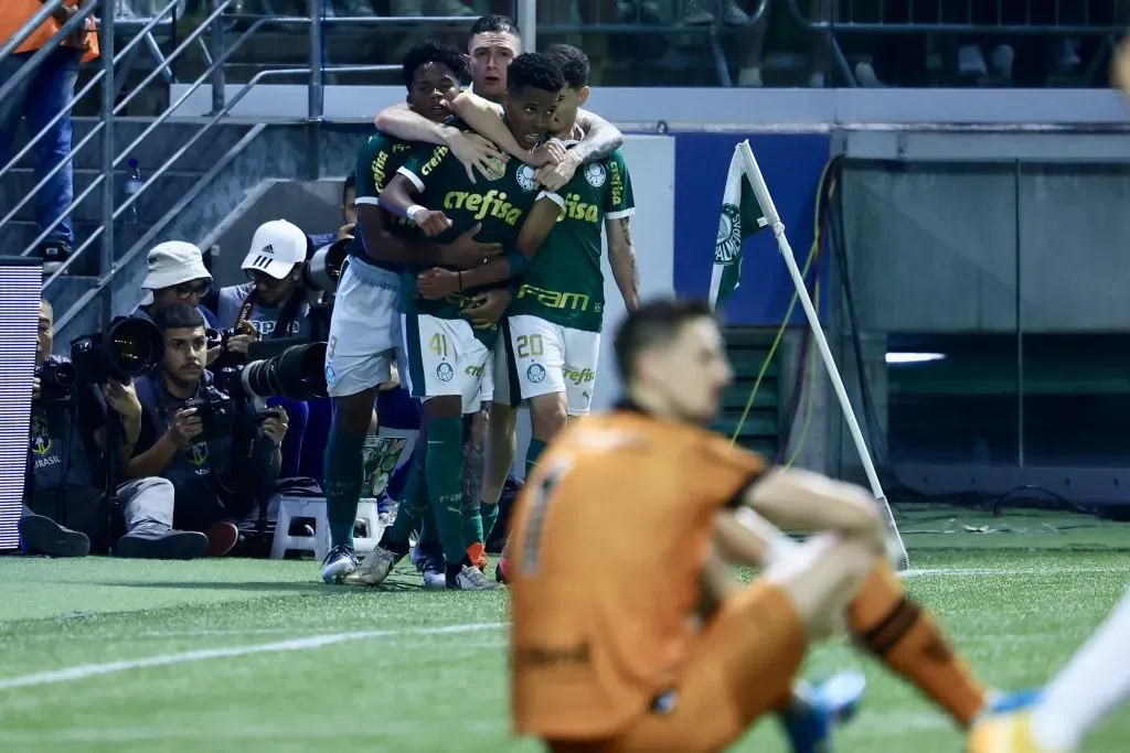 Rony e Estêvão marcaram os gols para o Palmeiras contra o Botafogo-SP. Foto: Marcello Zambrana/AGIF