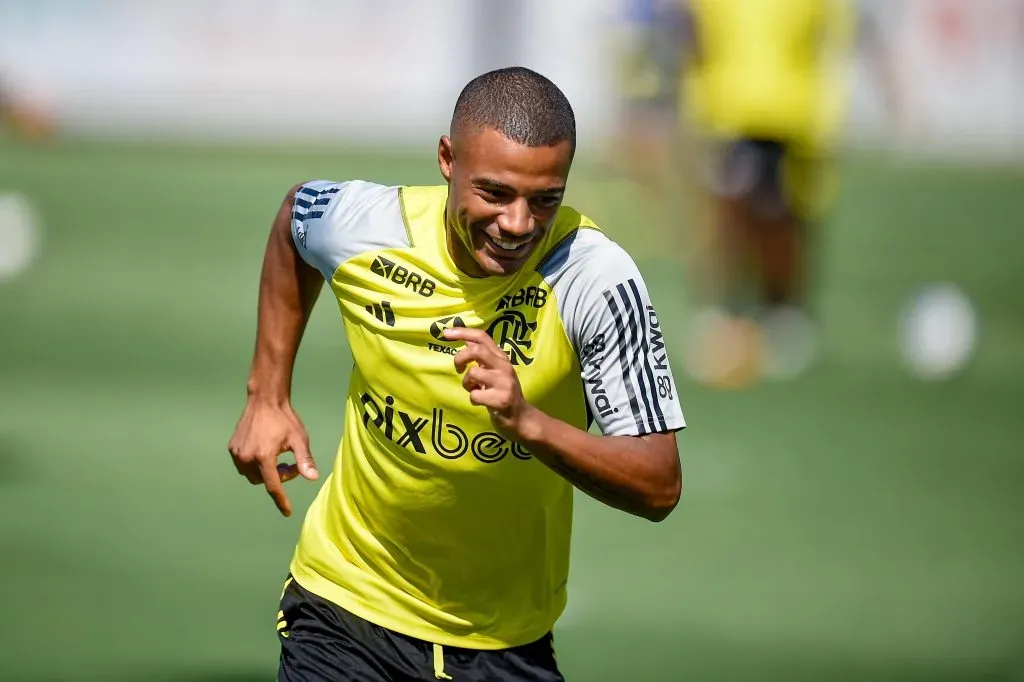 De La Cruz em último treino do Flamengo antes da viagem para São Paulo | Foto: Marcelo Cortes /CRF