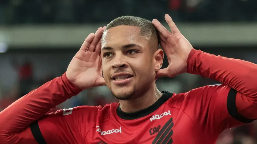 Vitor Roque pode estrear pelo Barcelona e depende apenas da La Liga. Foto: Robson Mafra/AGIF