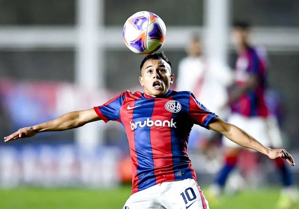 Barrios em campo pelo San Lorenzo (Photo by Marcelo Endelli/Getty Images)