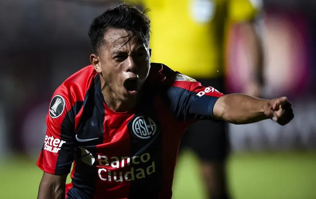 Jogador enfrentando o Melgar (Photo by Marcelo Endelli/Getty Images)