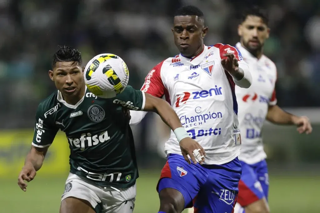 Rony em partida contra o Fortaleza. (Photo by Ricardo Moreira/Getty Images)