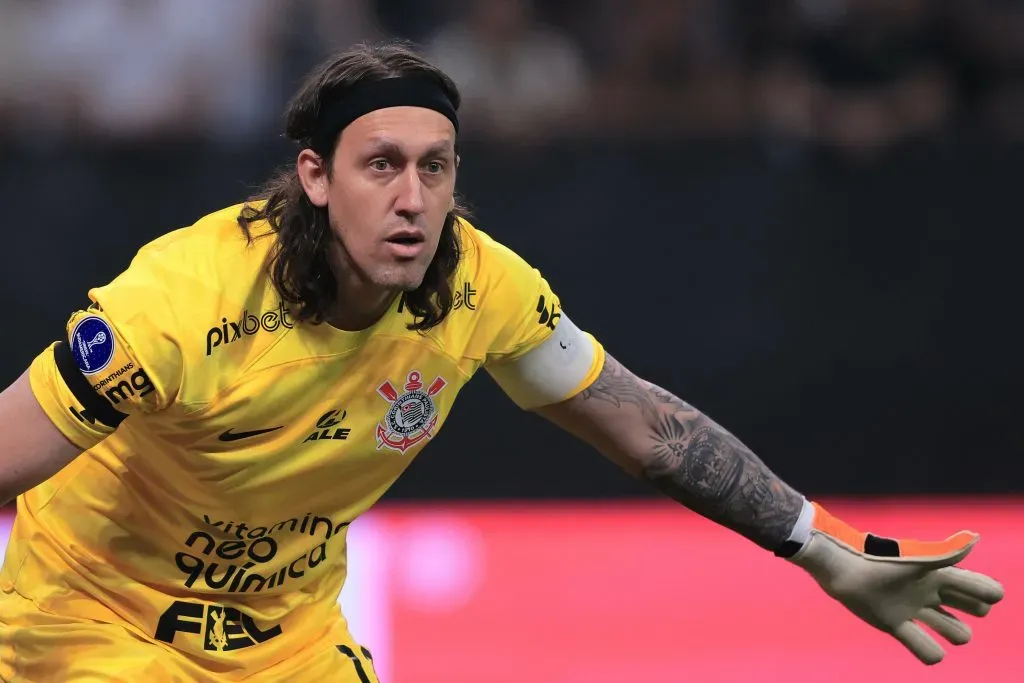 Goleiro na partida diante do Estudiantes. Foto: Ettore Chiereguini/AGIF