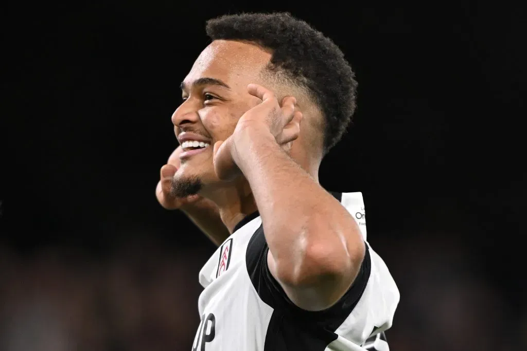 Muniz em campo pelo Fulham (Photo by Mike Hewitt/Getty Images)