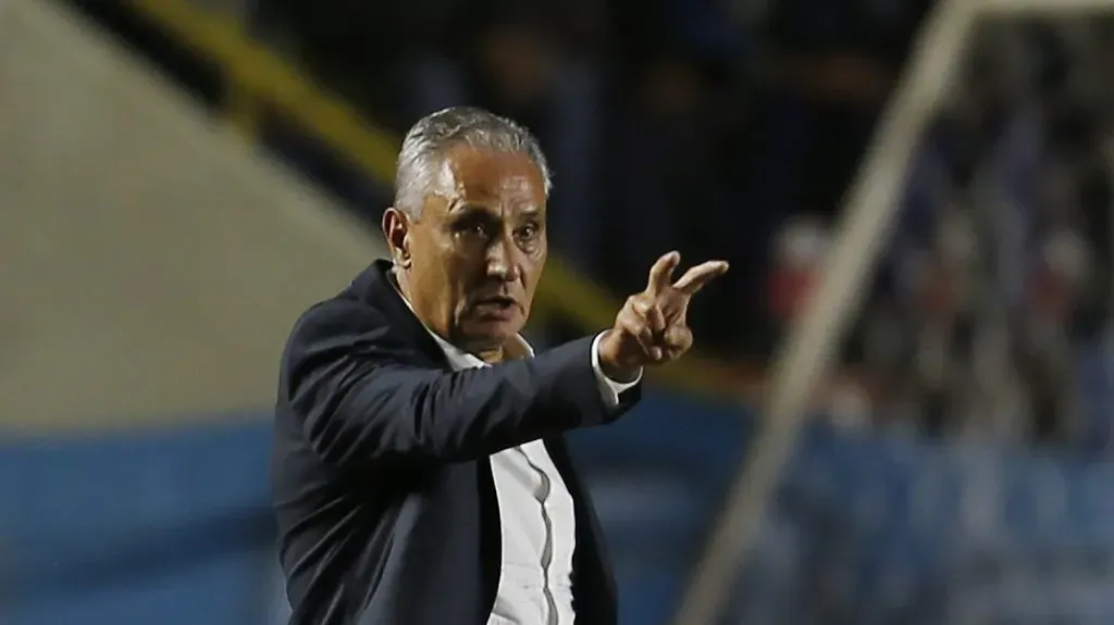 Tite tem desfalque no Flamengo. Foto: Gaston Brito Miserocchi/Getty Images