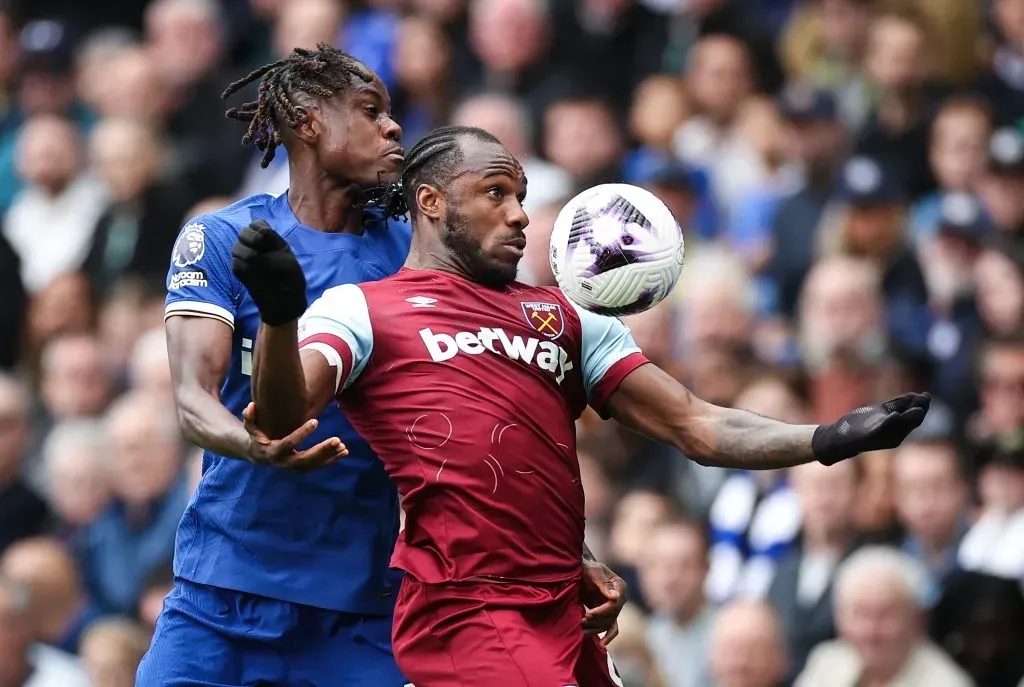 Michail Antonío em partida contra o Chelsea. (Photo by Ryan Pierse/Getty Images) (Photo by Ryan Pierse/Getty Images)