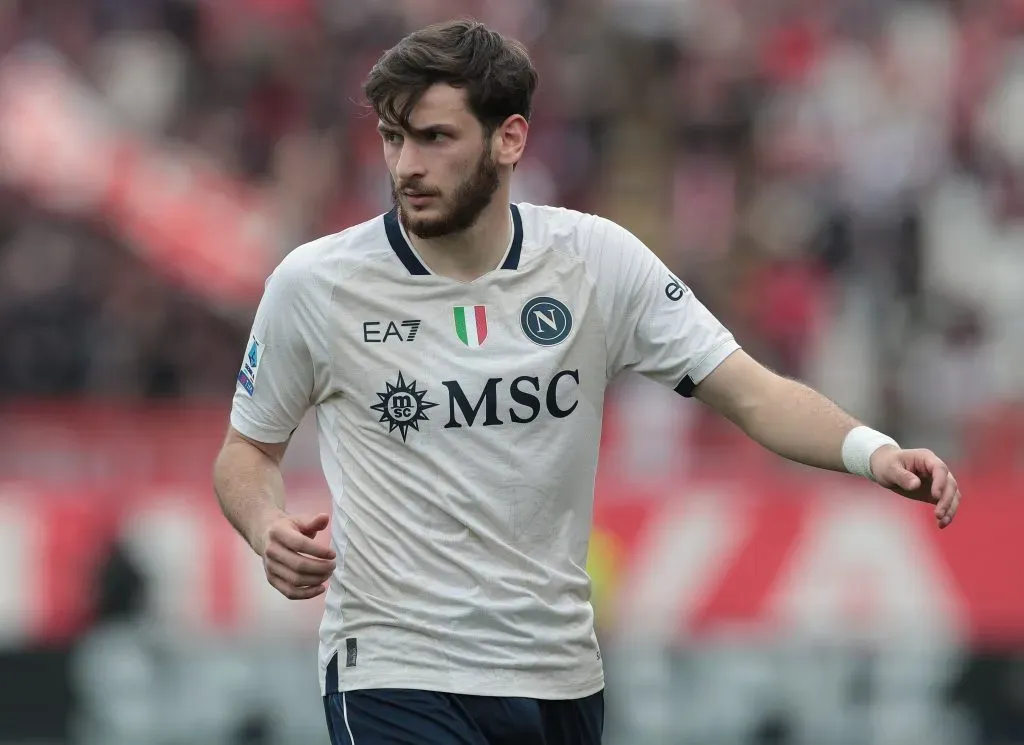 Khvicha Kvaratskhelia, atacante georgiano do Napoli é alvo do PSG (Photo by Emilio Andreoli/Getty Images)