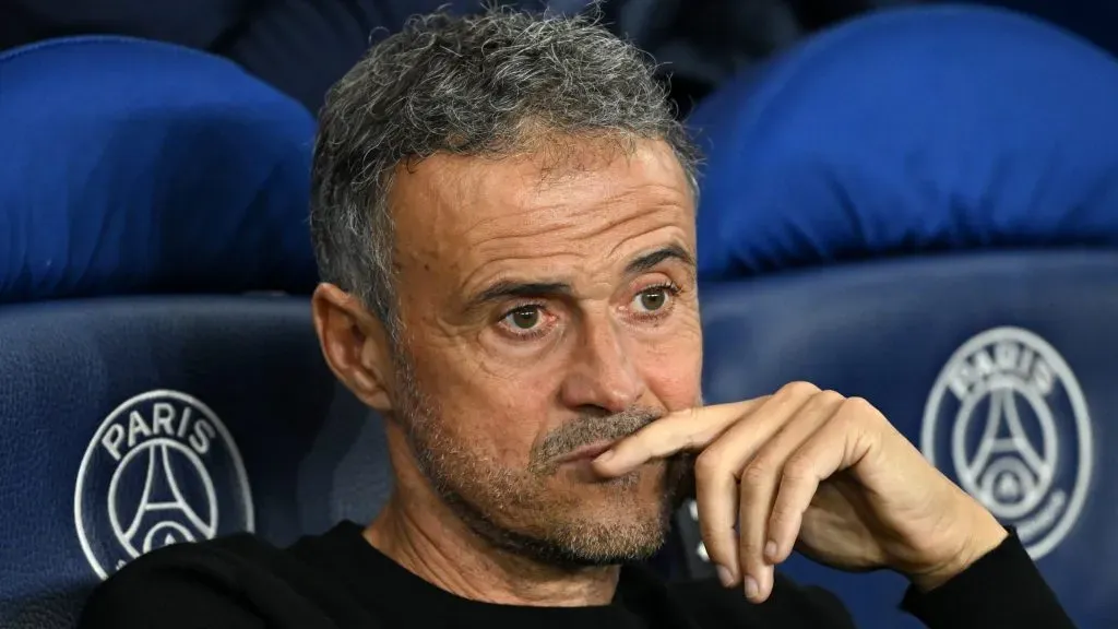 Luis Enrique fez qustão de provocar Xavi antes do duelo entre PSG e Barcelona pela Champions (Photo by Mike Hewitt/Getty Images)