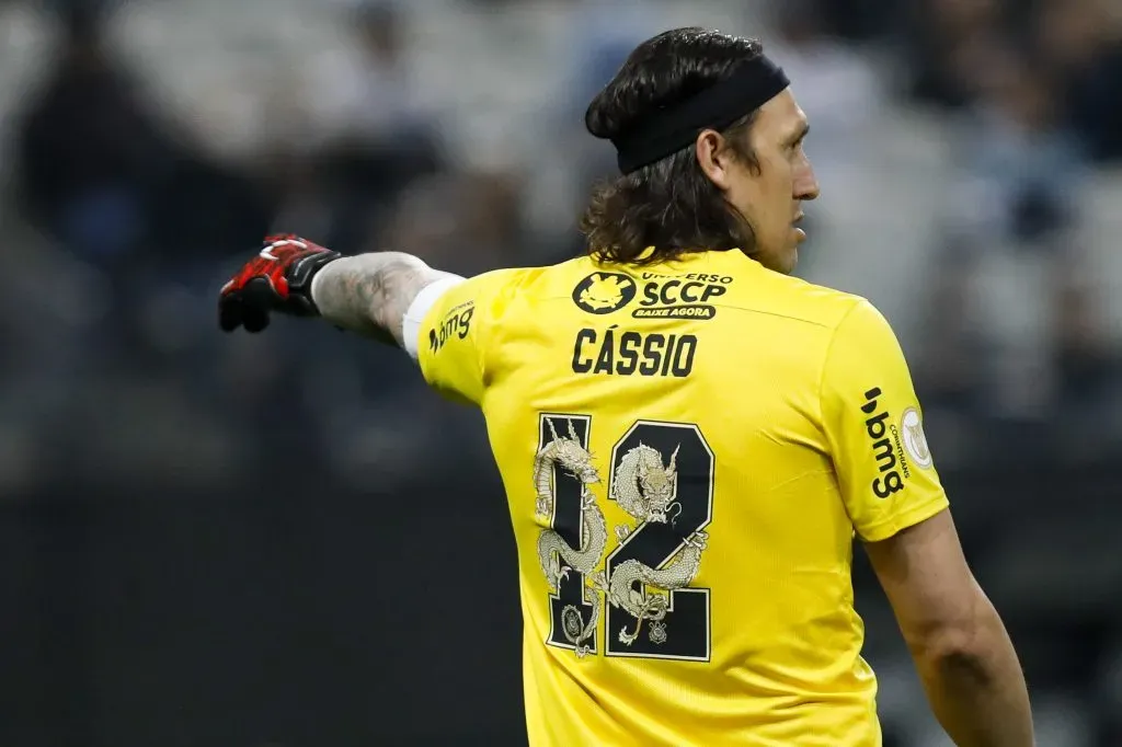 Goleiro enfrentando o Botafogo (Photo by Ricardo Moreira/Getty Images)