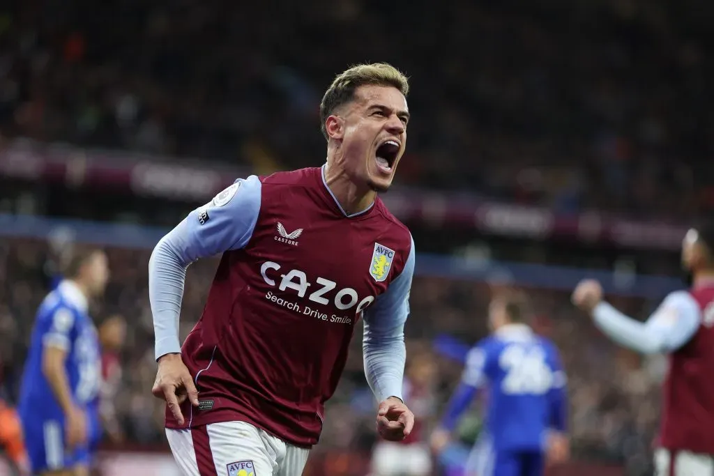 Jogador em campo pelo Aston Villa (Photo by Richard Heathcote/Getty Images)