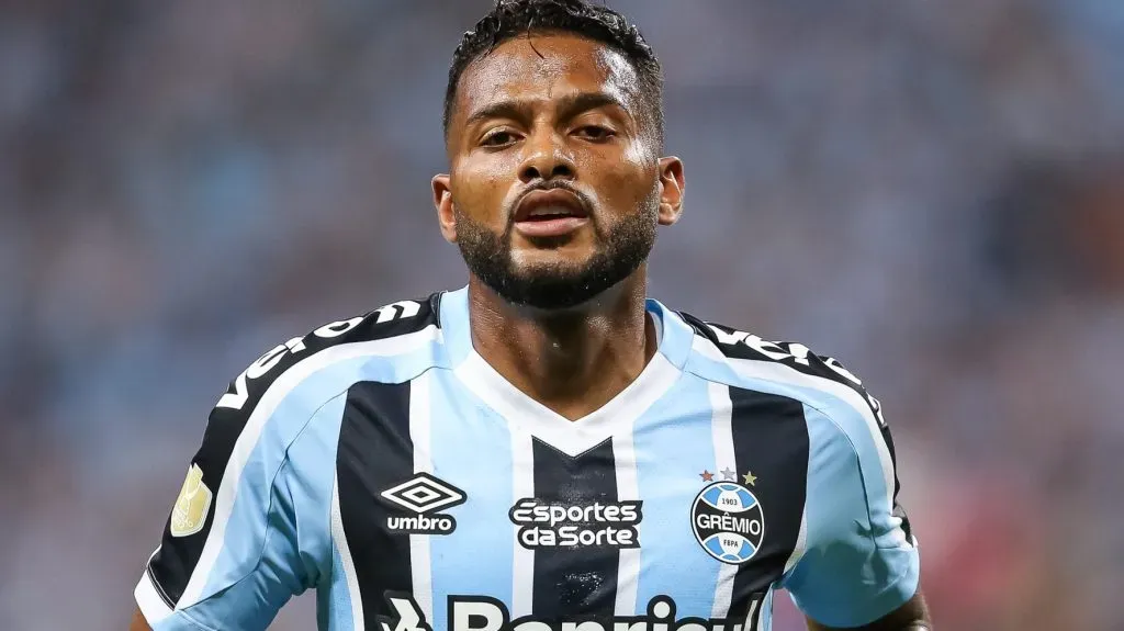Reinaldo está próximo de retorno ao time do Grêmio (Foto: Pedro H. Tesch/AGIF)