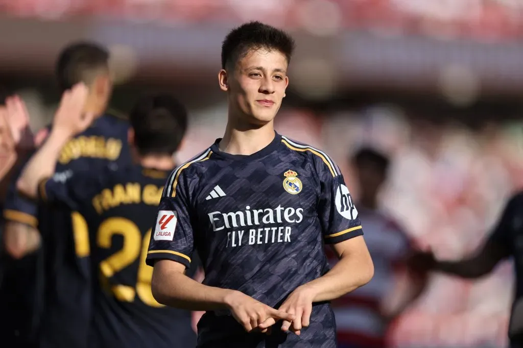 Arda Güler em ação pelo Real Madrid. (Photo by Clive Brunskill/Getty Images)