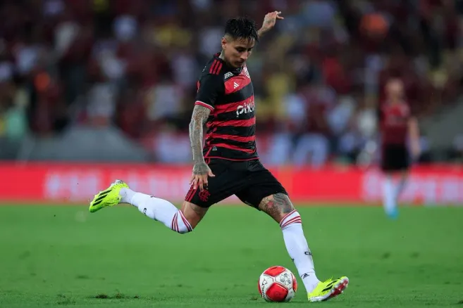 Erick Pulgar em ação pelo Flamengo. (Photo by Buda Mendes/Getty Images)