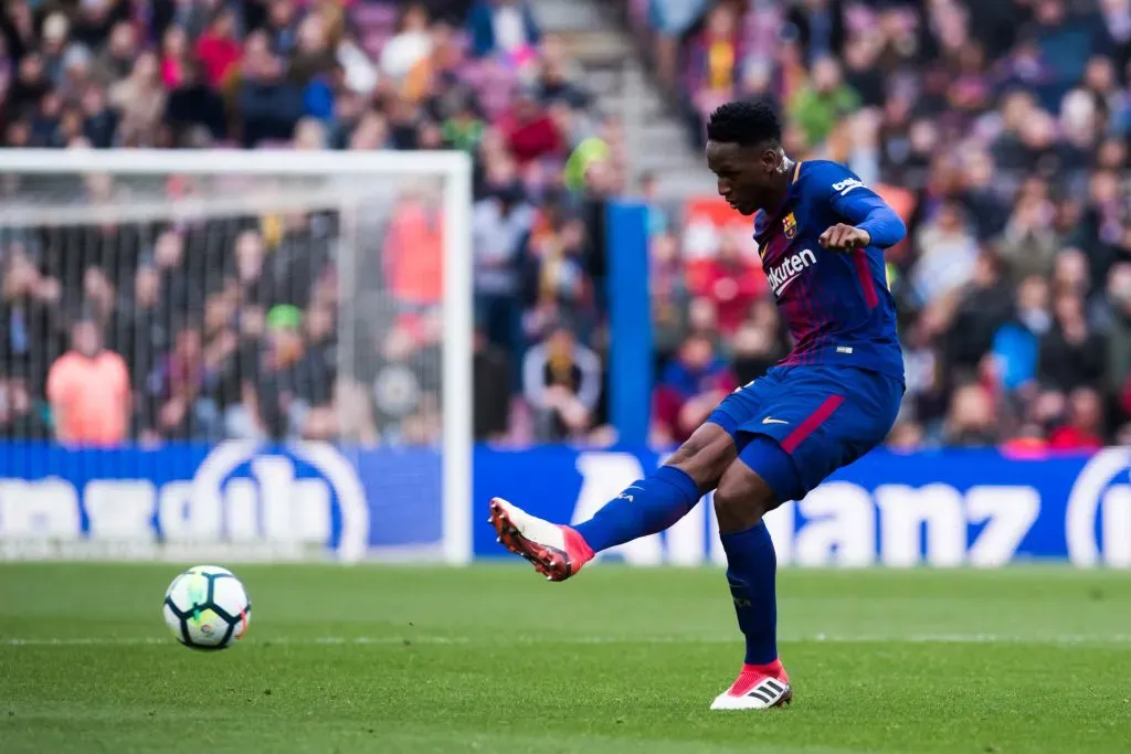 Yerry Mina com a camisa do Barcelona em 2018. (Foto: Alex Caparros/Getty Images)
