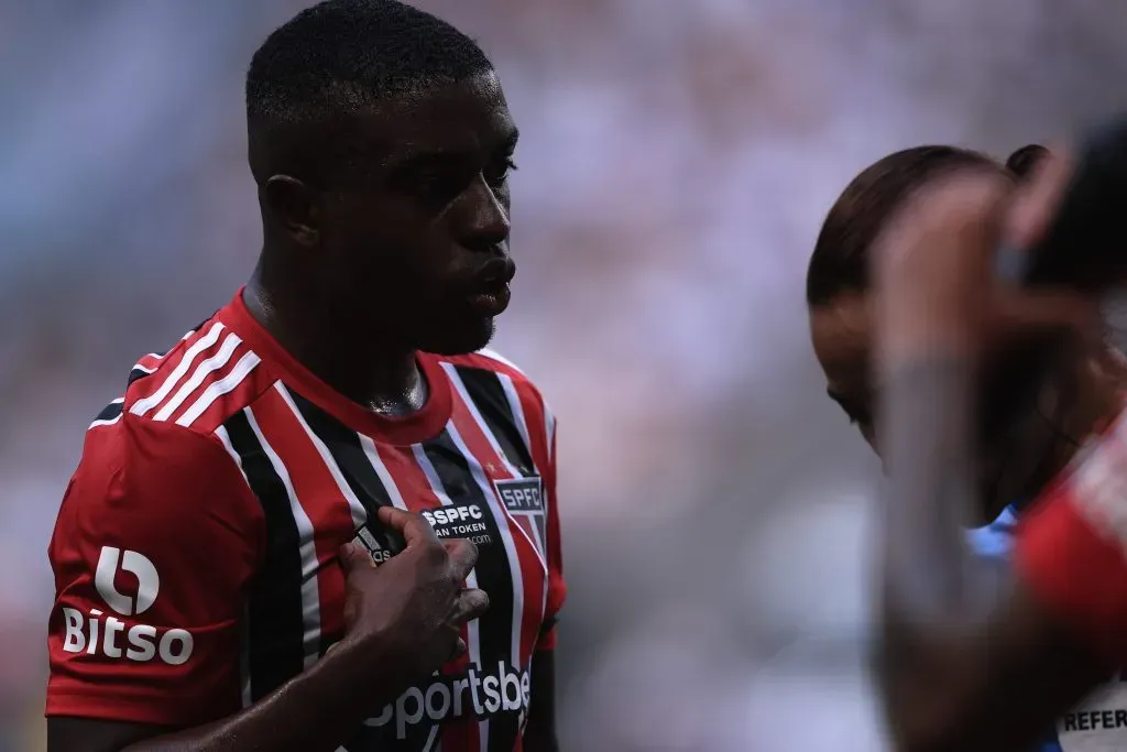 Jhegson Méndez, do São Paulo, durante partida contra o Palmeiras (Foto: Ettore Chiereguini/AGIF)