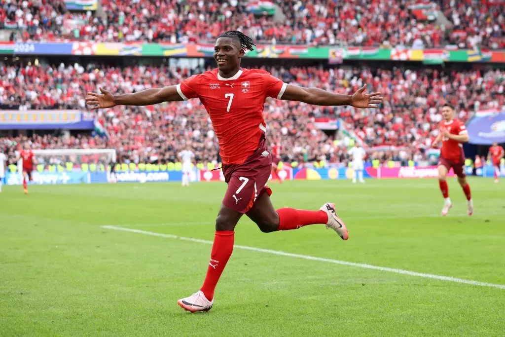 Breel Embolo comemorando o gol marcado no duelo contra a Hungria. (Foto: Alex Grimm/Getty Images)