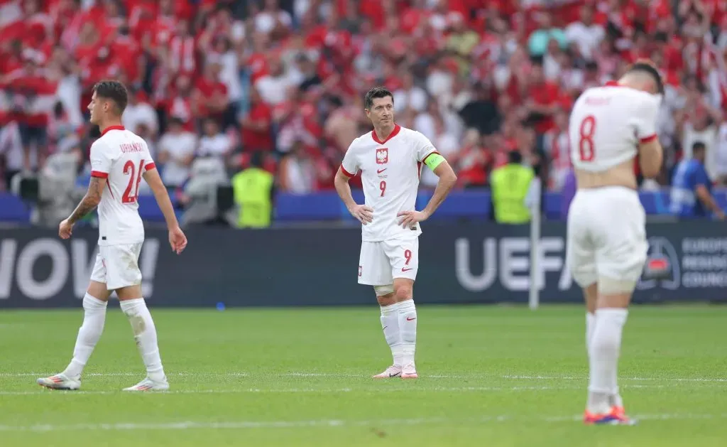 Robert Lewandowski não foi capaz de evitar a derrota da Polônia. (Photo by Alex Livesey/Getty Images)