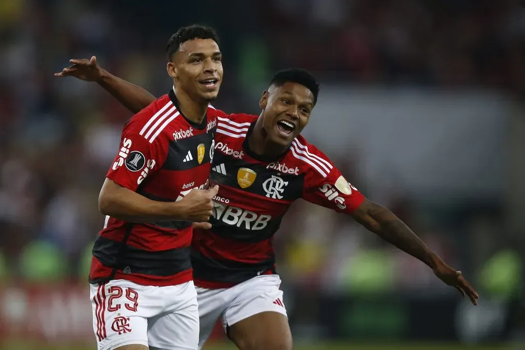 Matheus França com a camisa do Flamengo. (Photo by Wagner Meier/Getty Images)