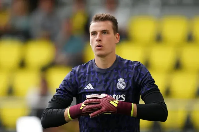 Lunin deixará o Real Madrid (Photo by Alex Caparros/Getty Images)