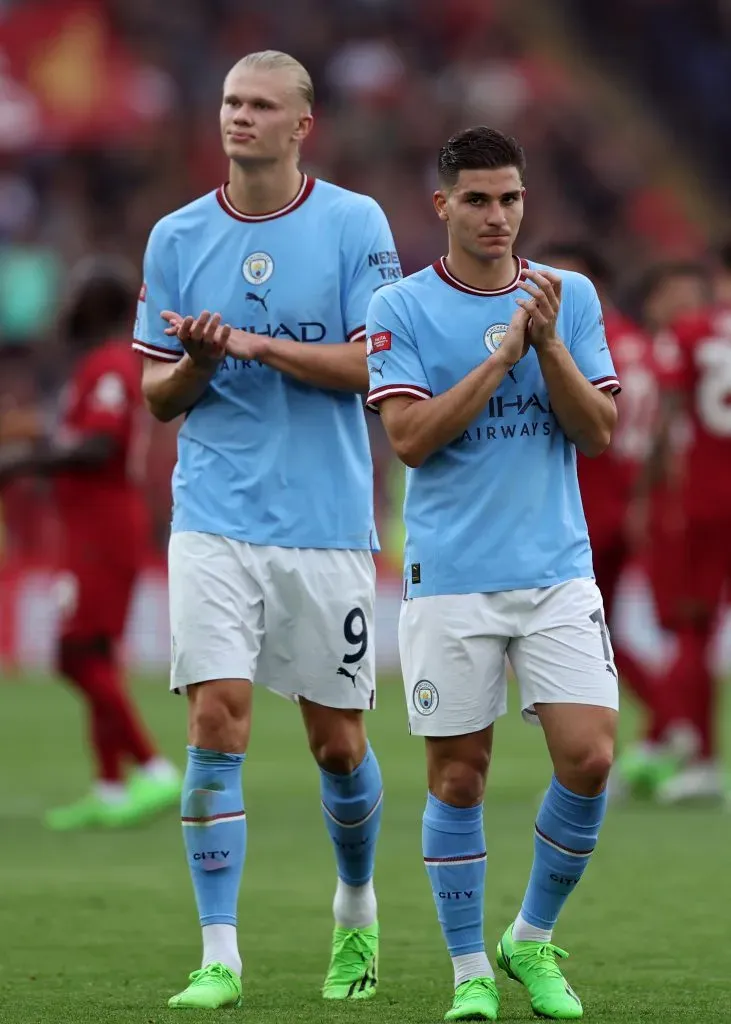 Haaland e Julian Alvarez / Guardiola tranquilizou Alvarez e disse que ele é peça importante no time, segundo o portal (Photo by Marc Atkins/Getty Images)