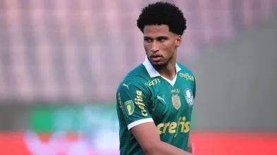 Murilo se recupera de uma entorse no tornozelo esquerdo. Foto: Ettore Chiereguini/AGIF