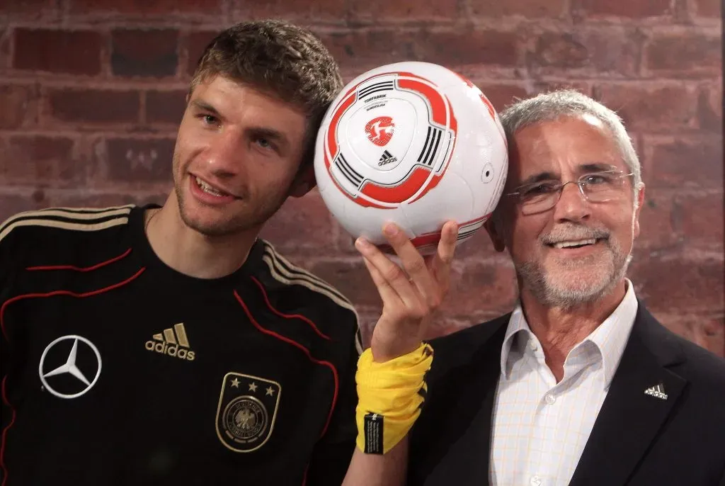 Thomas Mueller (esquerda) e Gerd Mueller (direita). (Photo by Joern Pollex/Getty Images)