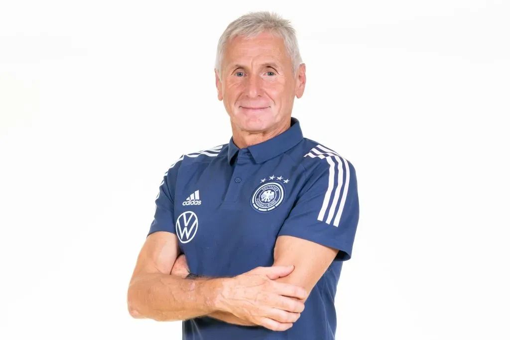 Klaus Fischer como técnico da Seleção Alemã sub-21 em 2021. (Photo by Thomas Niedermueller/Getty Images)