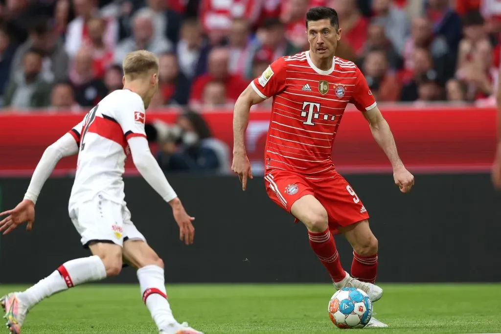 Robert Lewandowski atuando com a camisa do Bayern de Munique em 2022. (Photo by Alexander Hassenstein/Getty Images)