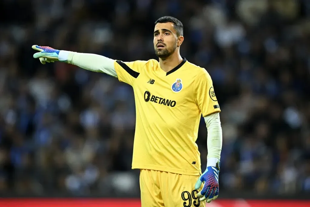 Diogo Costa em campo pelo Porto (Photo by Octavio Passos/Getty Images)