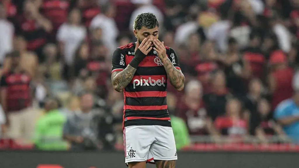 Ex-treinador do Flamengo se revolta e manda recado a Tite após Gabigol ser 4ª opção no ataque. (Foto: Thiago Ribeiro/AGIF)