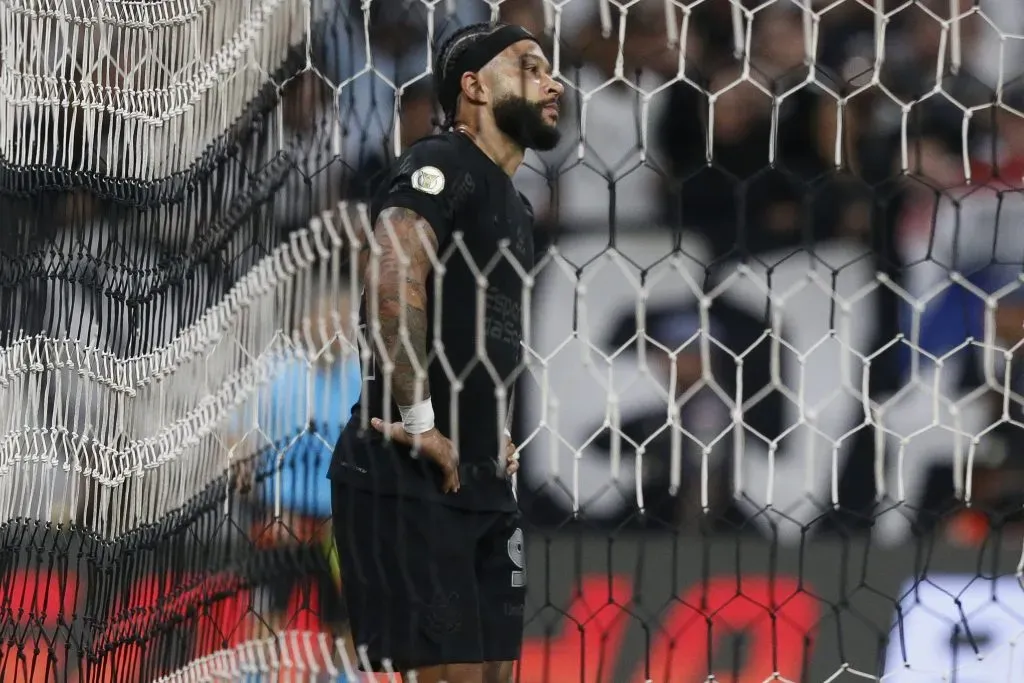 Memphis pode deixar o Corinthians devido à situação da Esporte da Sorte, segundo jornal inglês (Photo by Miguel Schincariol/Miguel Schincariol)