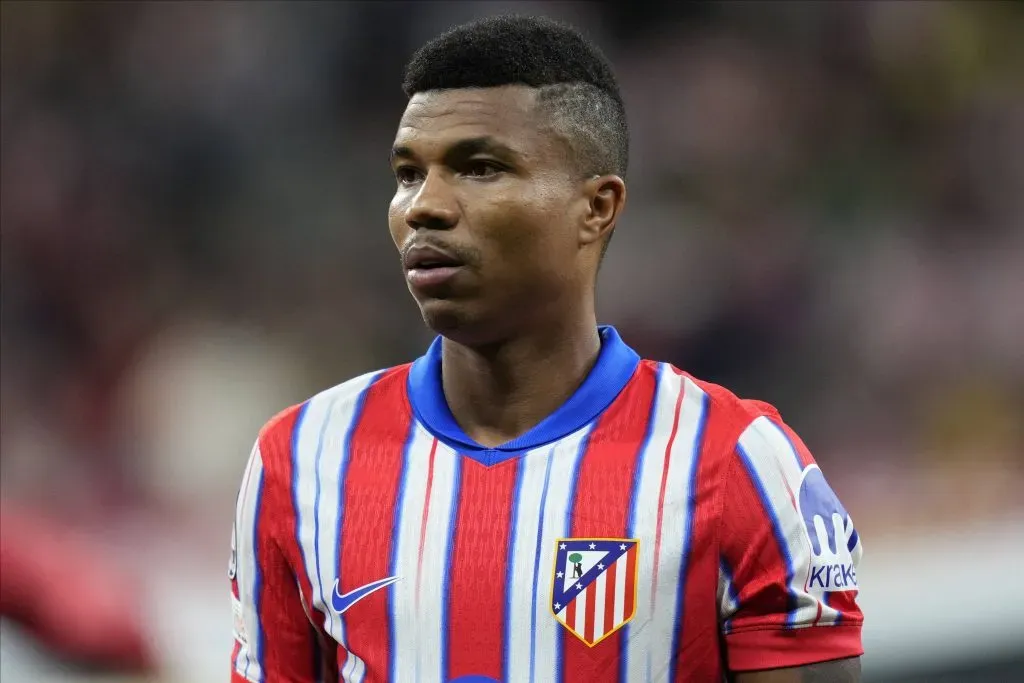 Reinildo Mandava em ação pelo Atlético de Madrid. Barcelona tem interesse no jogador, segundo portal. Crédito: IMAGO / Pressinphoto