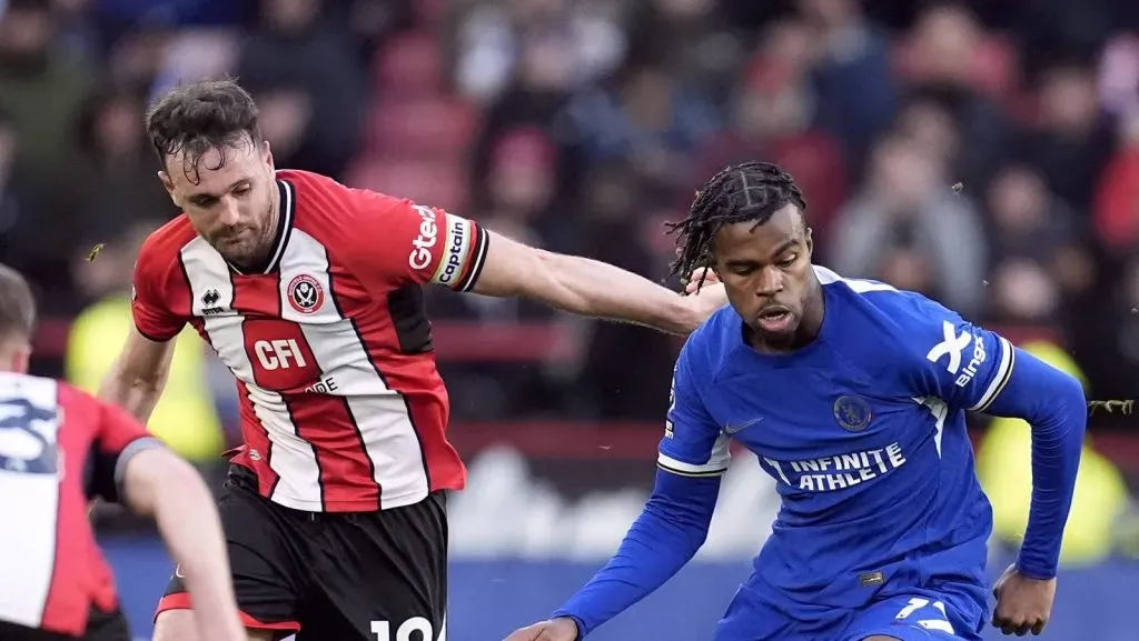 Chukwuemeka em duelo contra o Sheffield United
